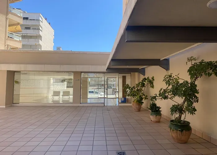 R151 Beachfront In Apartment
