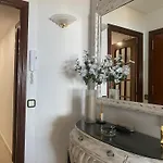 R151 Beachfront In Apartment *
