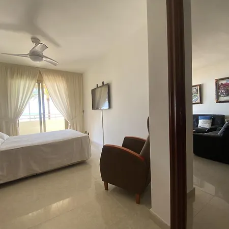 R151 Beachfront In Apartamento *