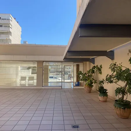 R151 Beachfront In Apartamento