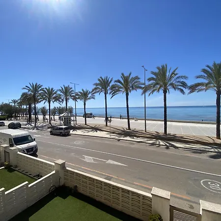R151 Beachfront In Apartamento *